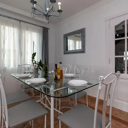 Simona. Peaceful 3 Bedroom Villa. Willa