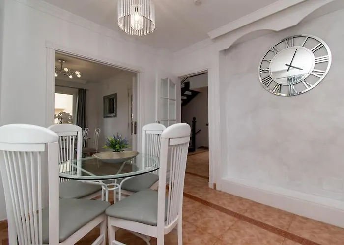 ヴィラ Simona. Peaceful 3 Bedroom Villa. Chayofa